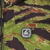 Pufferjacke mit Tigerstreifen